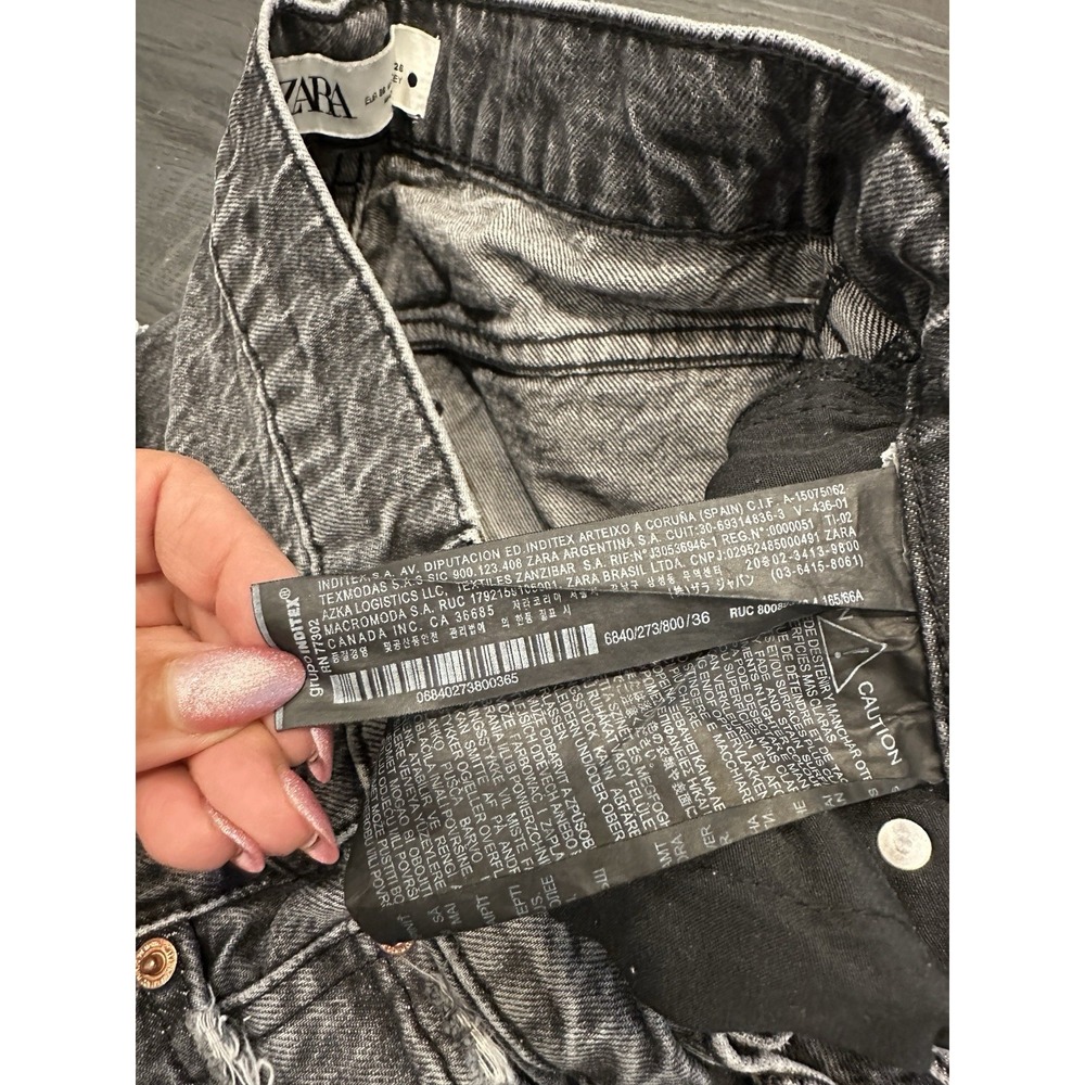 Zara Women's High Rise Straight Leg Jeans Black Wash Distressed Hem Size 4 - Picture 8 of 12